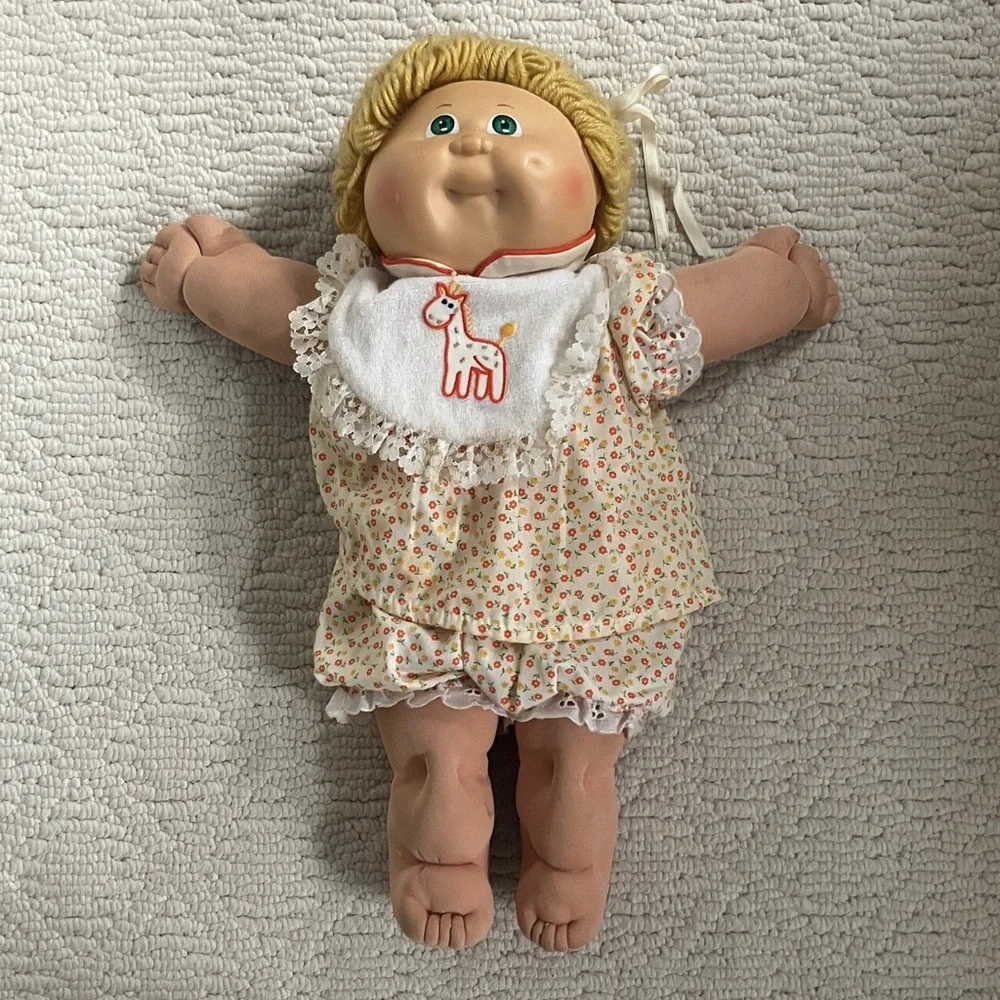 Vintage Cabbage Patch Doll with original dress signed 1985 bib some stains - Picture 1 of 15